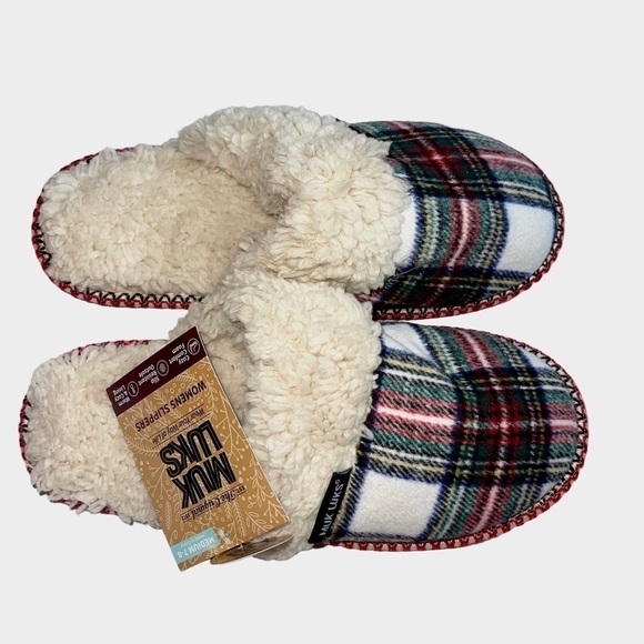 Muk Luks Women’s Size Medium (7-8) Plaid Slippers closed toe NWT - Picture 1 of 8